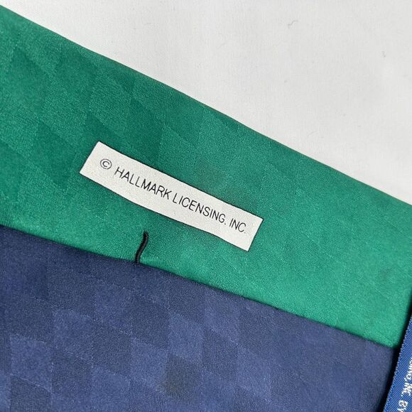 VINTAGE Hallmark Cool Yule Silk Neck Tie - Dancing Christmas Reindeer & Wreath - Picture 5 of 6